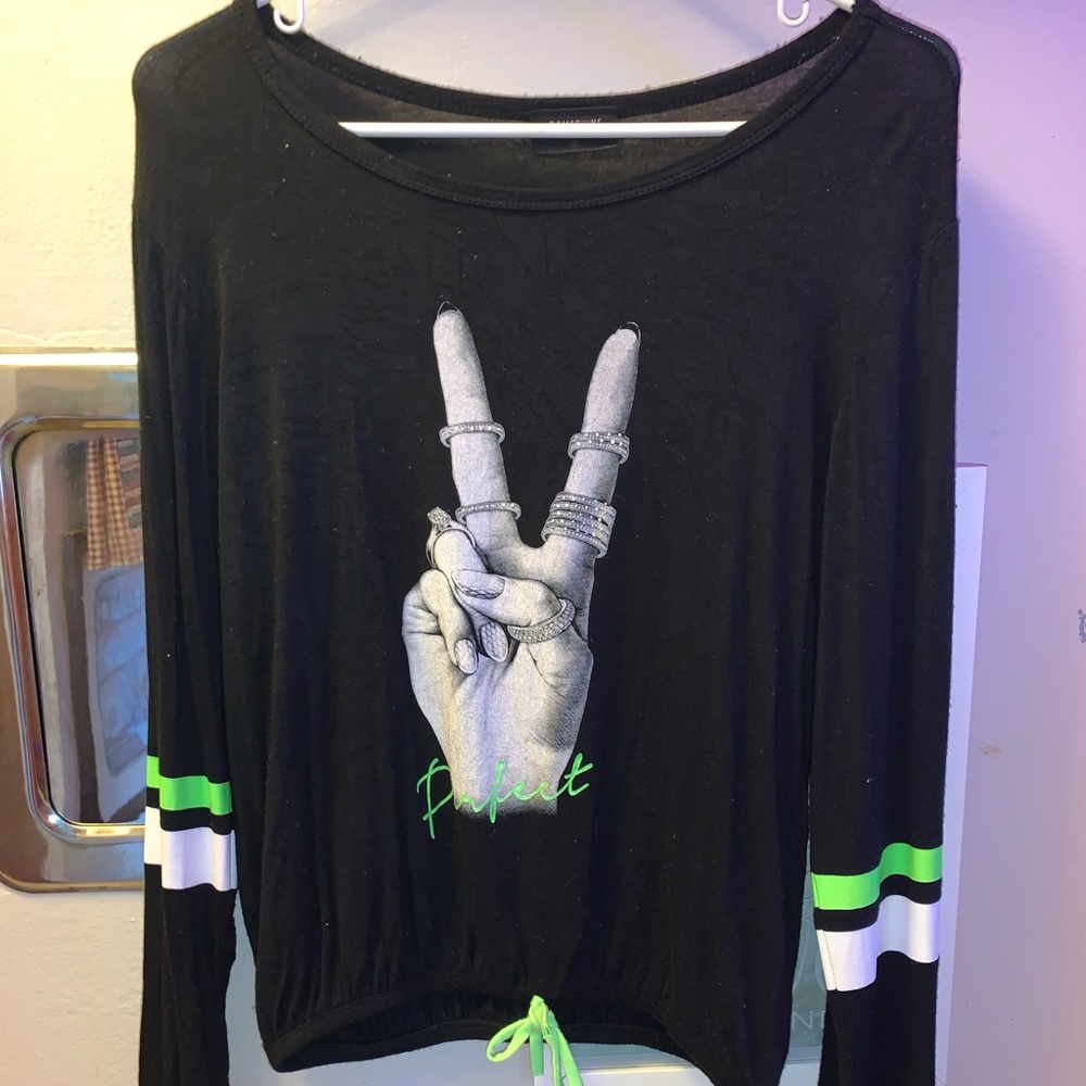 Longe sleeve gemstone shirt